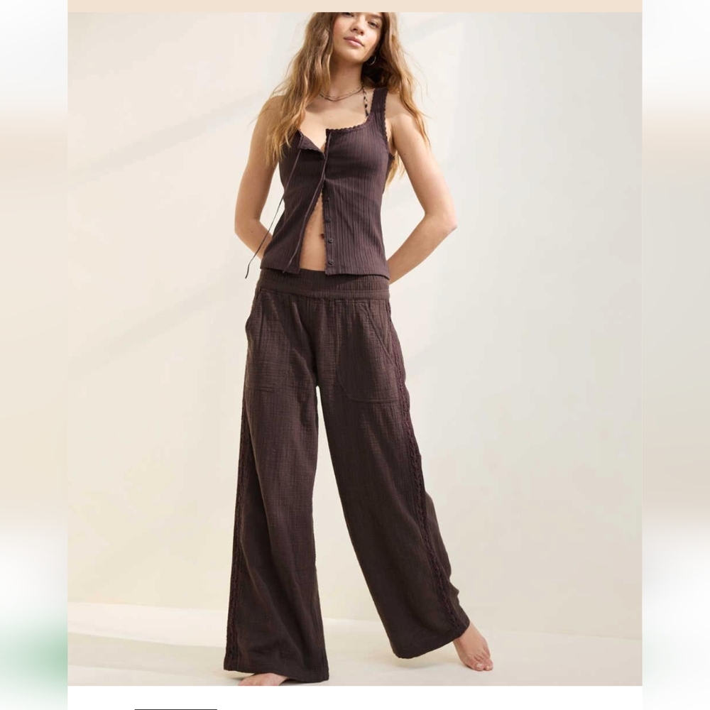 🌻🌻Aerie Flowy Pants With Crochet Trim